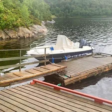 6 Person In Anneland-by Traum