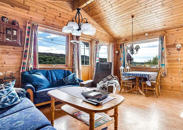 6 Person In Anneland-by Traum