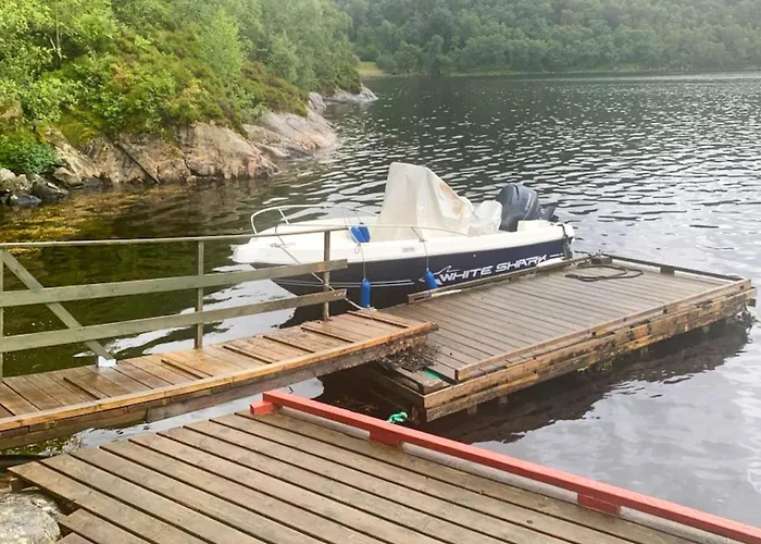 6 Person In Anneland-by Traum